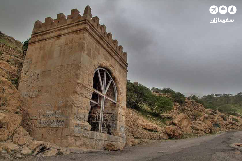 طاق گرا (طاق شیرین)
